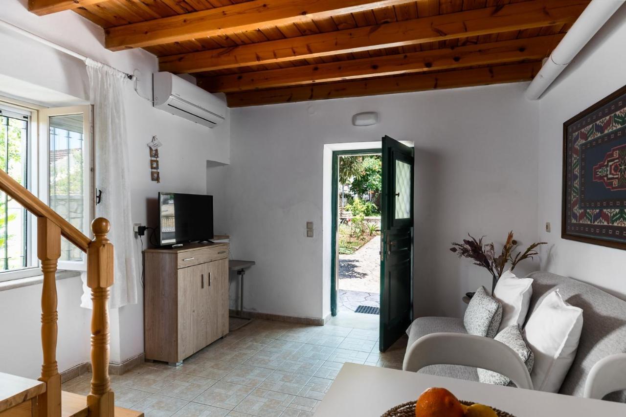 Traditional Rustic Maisonette By Konnect Agios Ioannis Peristerion Esterno foto