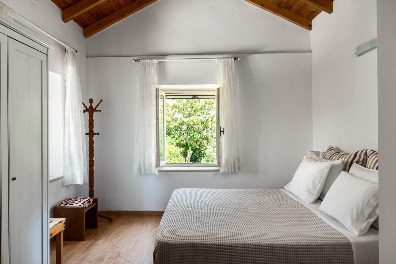 Traditional Rustic Maisonette By Konnect Agios Ioannis Peristerion Esterno foto
