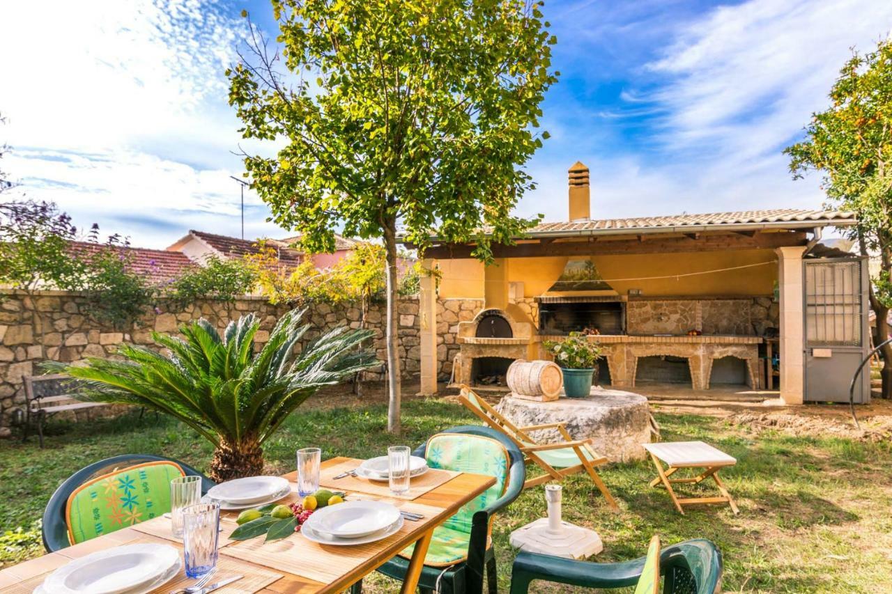 Traditional Rustic Maisonette By Konnect Agios Ioannis Peristerion Esterno foto