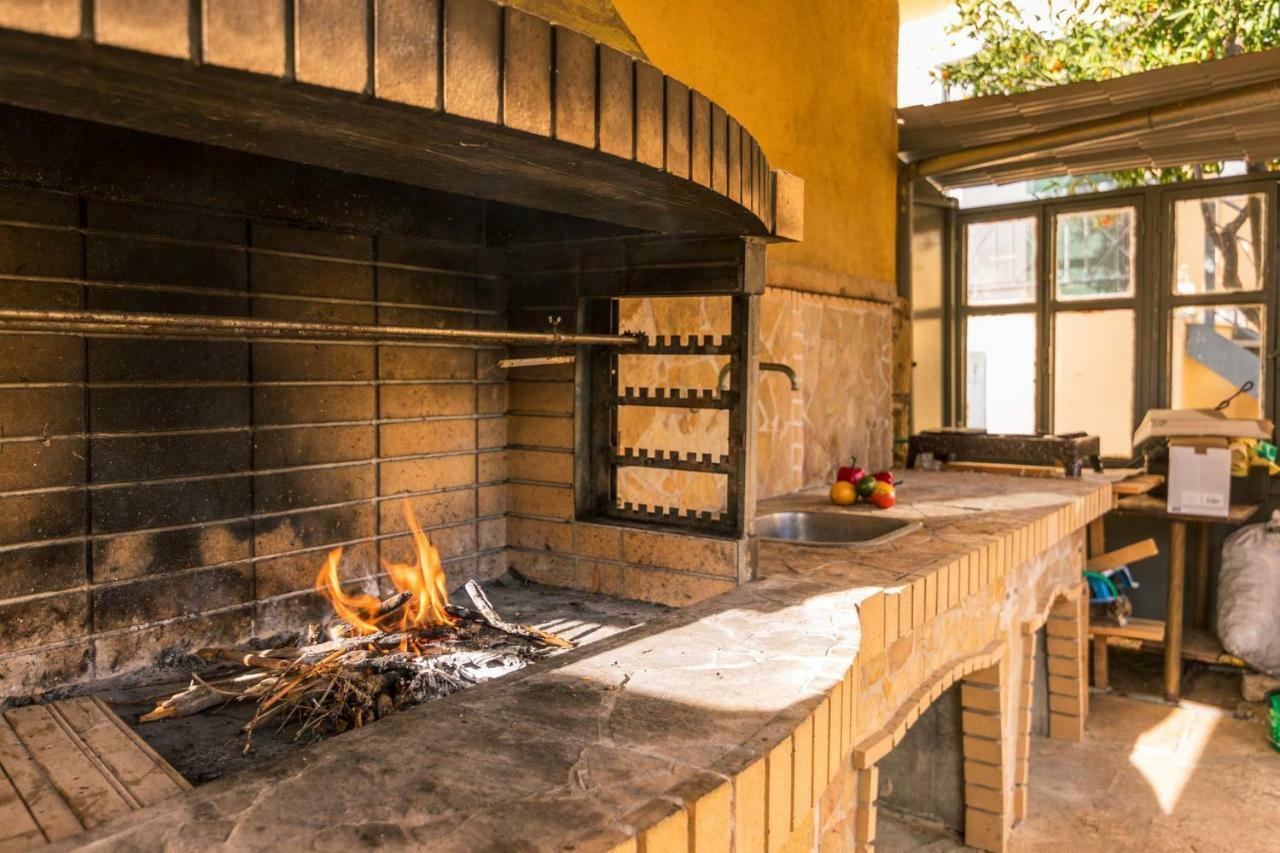 Traditional Rustic Maisonette By Konnect Agios Ioannis Peristerion Esterno foto
